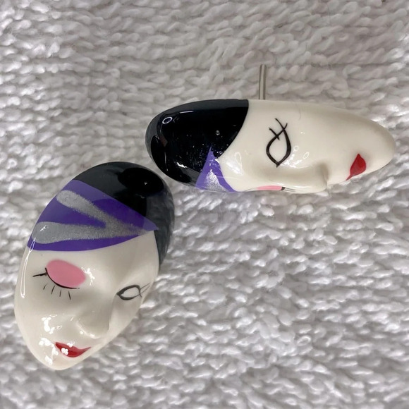 Vintage Painted Plastic Flapper Mask Pierced Earrings - Picture 6 of 7